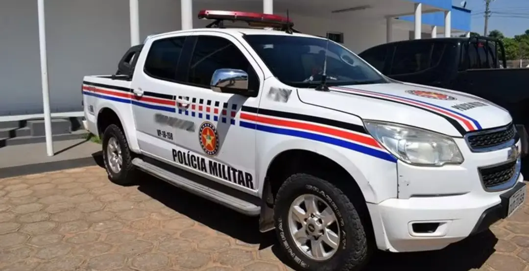 Em São Luís, um homem chamado Aguinaldo Madeira foi encontrado morto na mata com pés amarrados e marcas de tiros. A PM …
