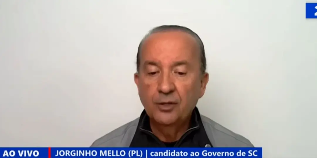 Jorginho Mello reassumiu o governo em Santa Catarina na noite desta segunda-feira, devido às chuvas fortes no estado. É…