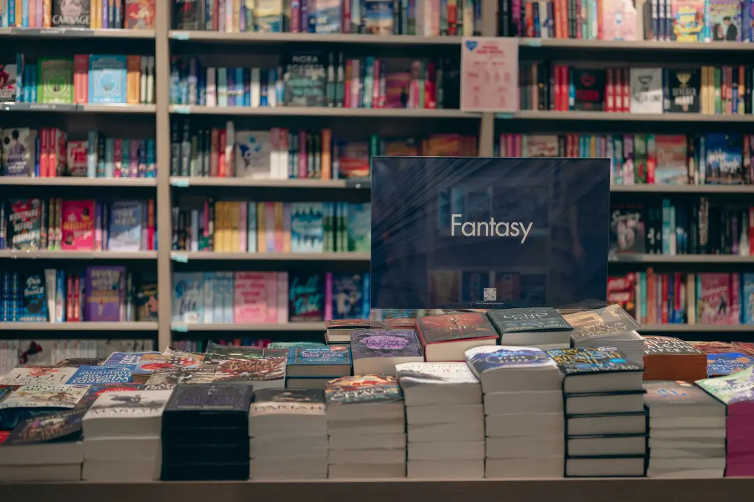 Dez romances de fantasia têm começos tão envolventes que prendem o leitor na hora. Esses livros conseguem criar um moti…