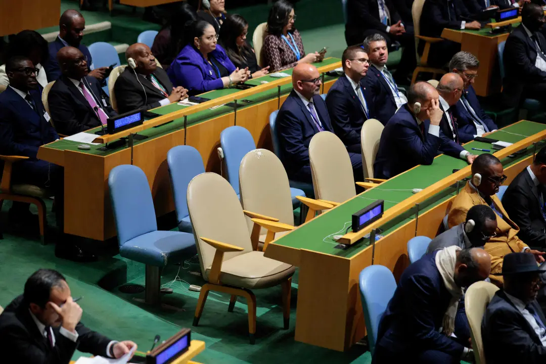 Cuba chamou calúnia e falsidade as falas de Trump na ONU sobre a ilha cair. Deixaram a sessão como protesto contra as a…
