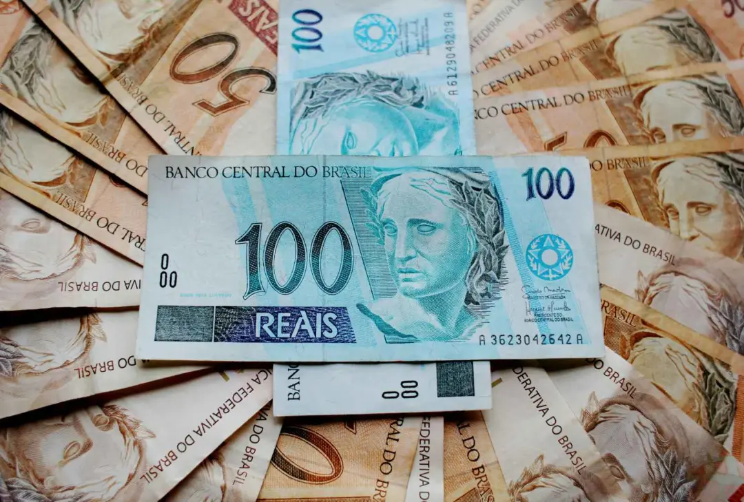 PIB de 2026 caiu de 2,3% para 2,0% no Boletim Macrofiscal de setembro. Os setores de serviços e indústria sentem a pres…
