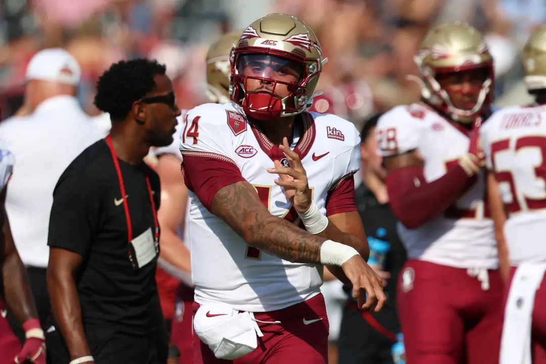 Ashton Daniels jogou 377 jardas contra Alabama, segundo melhor desempenho da carreira, mesmo perdendo por 10 a 0. É bom…