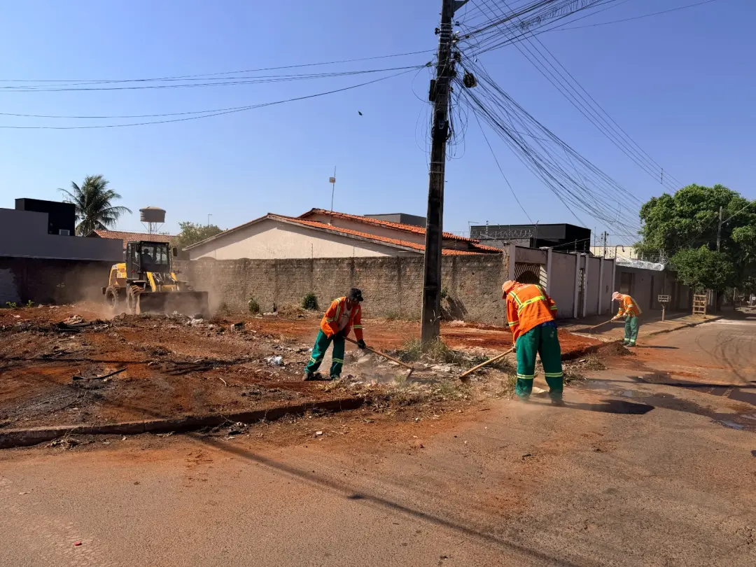 Jardim América recebe limpeza de lote de 1.013 metros quadrados pela Comurg, após atuação da Sefic. O custo dessa inter…