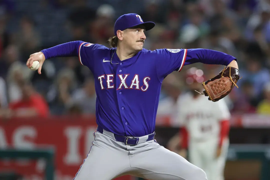 Peyton Gray voltou à lista principal dos Texas Rangers, e Adam Macko foi para a AAA Round Rock. A troca foi necessária …