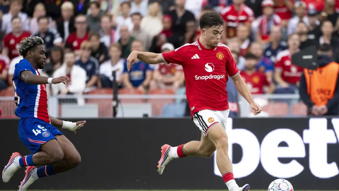 Harry Amass, jogador do Manchester United, decidiu mudar de agente, saindo do Jason Mac para a M+C Saatchi Football. É …