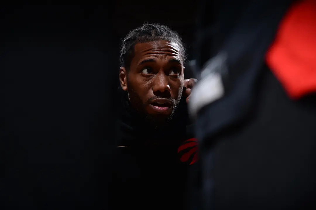 Kawhi Leonard assinou uma extensão de dois anos com os Toronto Raptors, um acordo de 115 milhões de dólares, deixando a…