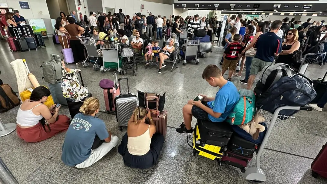 Anac mudou regras para aéreas, limitando a responsabilidade da empresa por atrasos causados por força maior, tipo tempo…