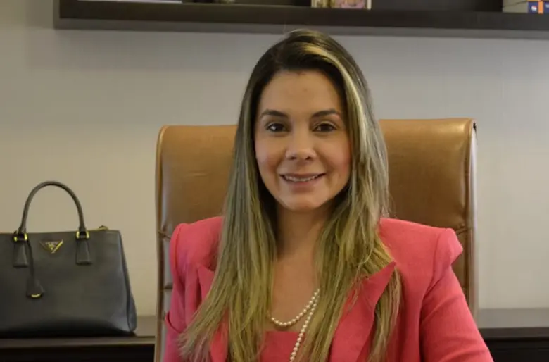 Camilla Ramos visita Daniel Vorcaro com frequência na prisão, apesar de não atuar na área criminal. Isso chama a atençã…