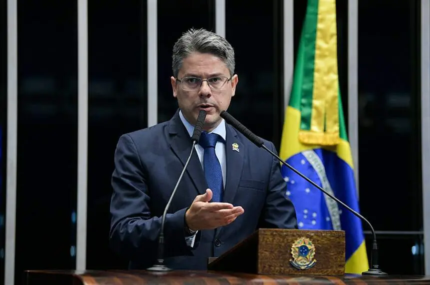Senador Alessandro Vieira pediu no STF CPI para apurar ligação de ministros com Daniel Vorcaro, que usou R$ 131 milhões…