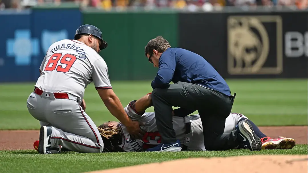 Ronald Acuna Jr. saiu do jogo, e o pesadelo da Braves pode ter se concretizado. Depois de faltar 53 jogos nesta tempora…