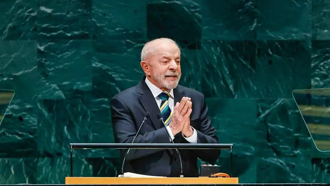 Em Nova York, Lula criticou a ONU por falhar em livrar a humanidade da guerra e apontou a interferência externa em elei…