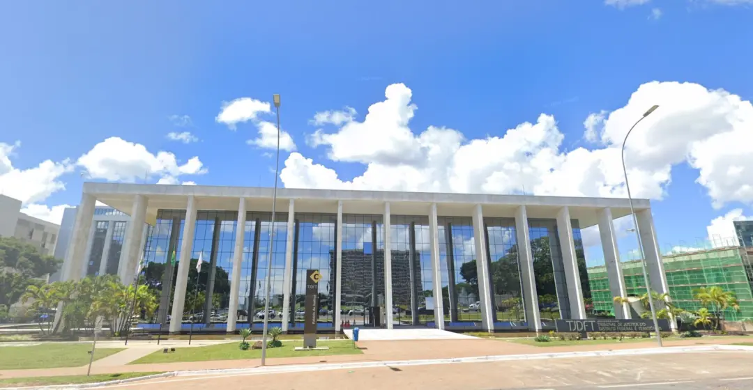 Em Taguatinga, o TJDFT manteve a condenação da concessionária a pagar R$ 1,1 mil por danos em um jazigo. É importante q…