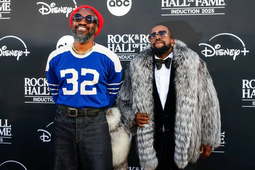 Outkast processou Ovrkast porque ele supostamente roubou o nome famoso e valioso. A banda disse que Ovrkast concordou e…