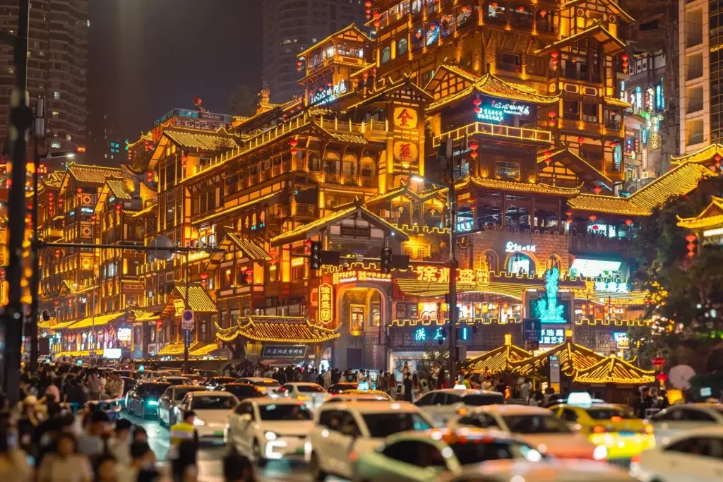 Chongqing, com 32 milhões de habitantes, concentra 39 das 41 grandes indústrias da China, sendo forte em automotivo e t…