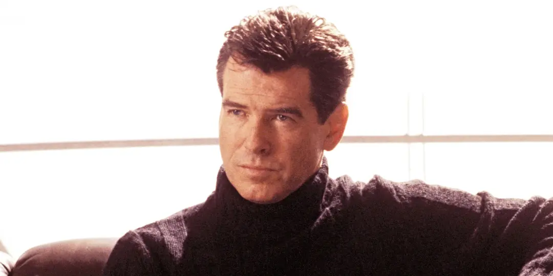 Pierce Brosnan aparece em um filme de espionagem de 14 anos atrás com Olga Kurylenko, que está ganhando destaque no Par…