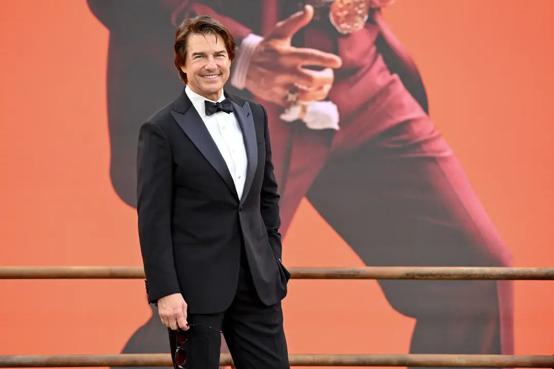 Leicester Square recebeu a estreia mundial do filme Digger com Tom Cruise e membros da realeza. É um evento de cinema c…