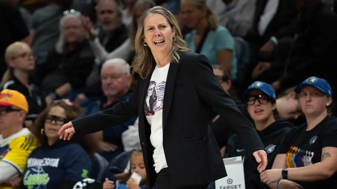 Cheryl Reeve tirou as titulares contra o Indiana Fever no segundo tempo, com o placar final em 96 a 77. A decisão foi e…