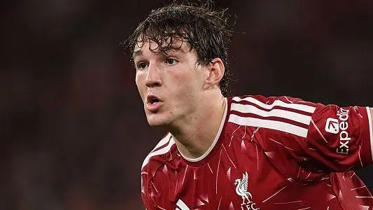Lewis Koumas mostrando força em pouco tempo pelo Liverpool, com boas atuações em menos de um mês na temporada. É visíve…
