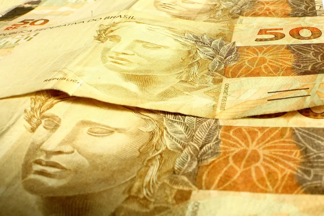 Uso do FGTS como garantia de empréstimo com juros limitados a 1,99% ao mês entrou em vigor. É uma opção que pode reduzi…