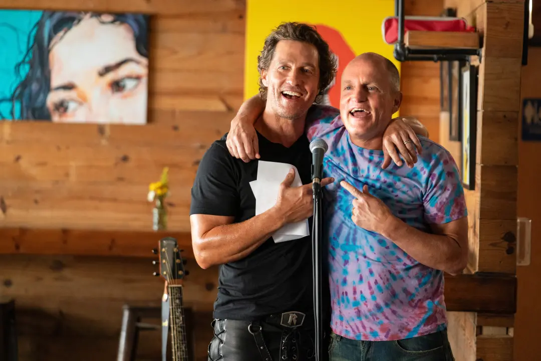 Matthew McConaughey e Woody Harrelson no projeto Brothers, mesmo com química, não estão fazendo um show convincente. A …