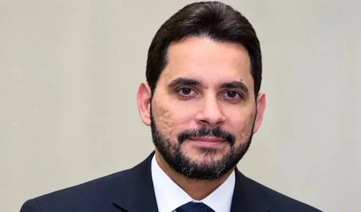 Desembargador do TRF1 votou a favor do Banco Master em Alagoas, e seis meses depois, a esposa dele fechou contrato com …