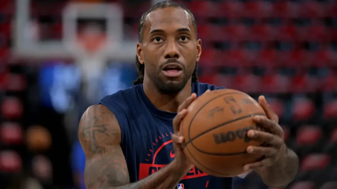 Kawhi Leonard fechou uma extensão de contrato de dois anos e 115 milhões de dólares com os Raptors de Toronto. A decisã…