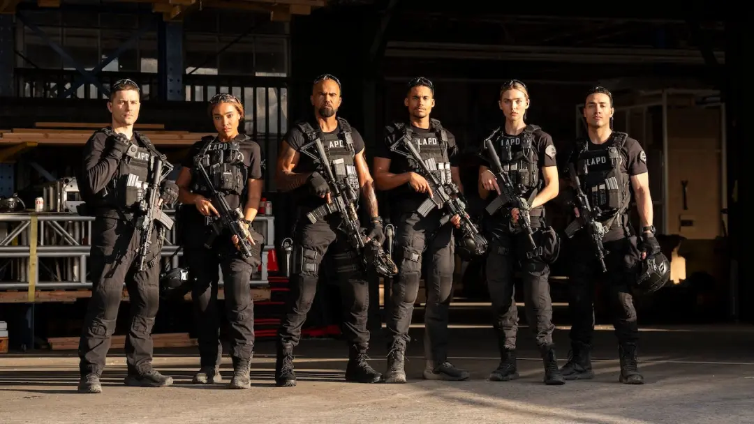 Hondo volta em S.W.A.T.: Exiles, mas dois anos depois ele foi forçado à aposentadoria após um tiro fatal. Manter a marc…