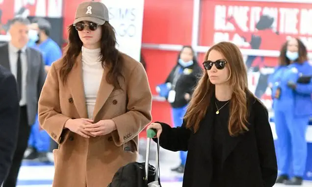 Cara Delevingne apareceu com a namorada Minke e falou sobre planos de começar uma família. A gente espera que essas con…