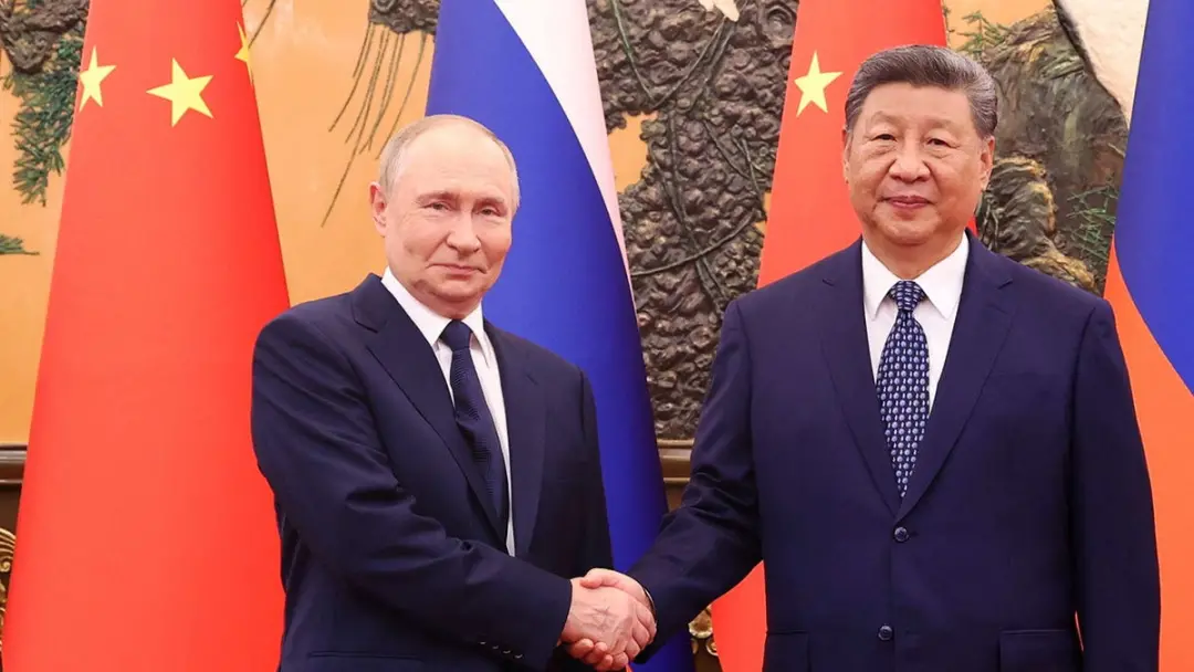 Mais de 90% da tecnologia militar da Rússia, microchips e químicos, vêm da China. Enquanto isso, Pequim é o fluxo finan…