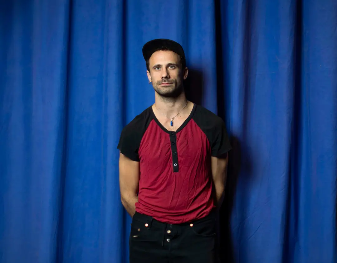 Oriol Pla ganhou o Premio Nacional de Teatro 2026, com 30 mil euros. Ele sempre mostrou muita profundidade nos papéis, …