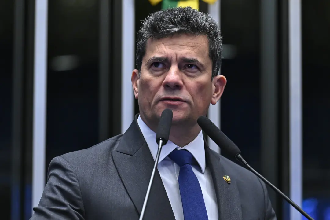 Sergio Moro fazendo caminhada em São José dos Pinhais e Fazenda Rio Grande nesta quarta. A agenda eleitoral de 2026 já …