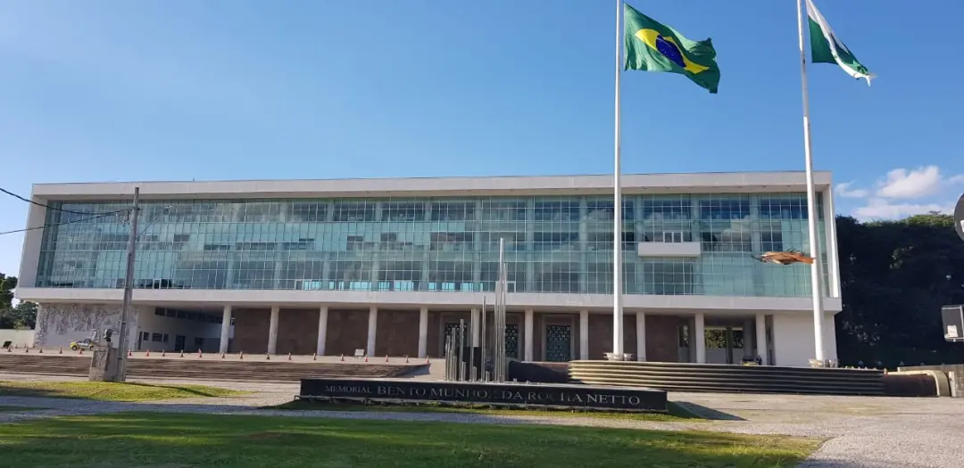 Candidatos ao governo do Paraná tiveram agendas com entrevistas e reuniões em nove cidades, tipo Curitiba e Maringá. Mu…