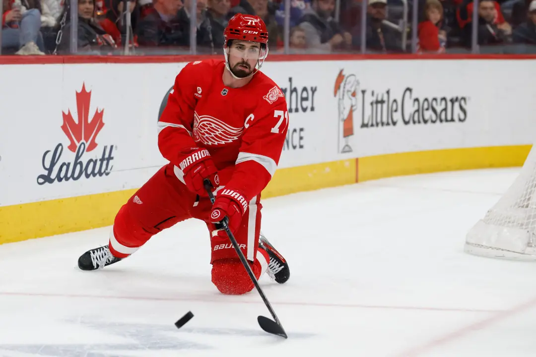 Dylan Larkin treinou com o Detroit Red Wings em setembro, após faltar quatro dias e dois jogos devido a uma lesão. Isso…