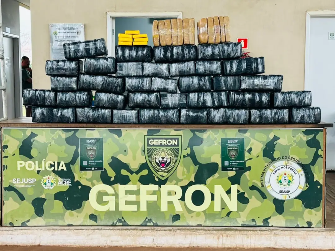 200 kg de drogas apreendidos em carreta de transporte de combustível no interior do Acre. Essa apreensão mostra a serie…