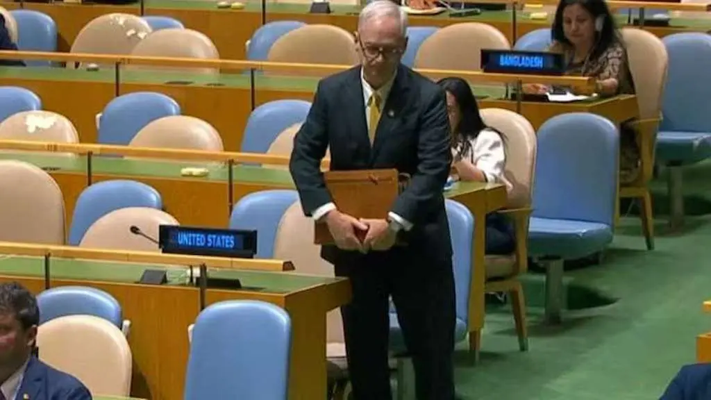 Presidente iraniano acusou EUA e Israel de terrorismo durante discurso na ONU, e a delegação americana deixou o plenári…