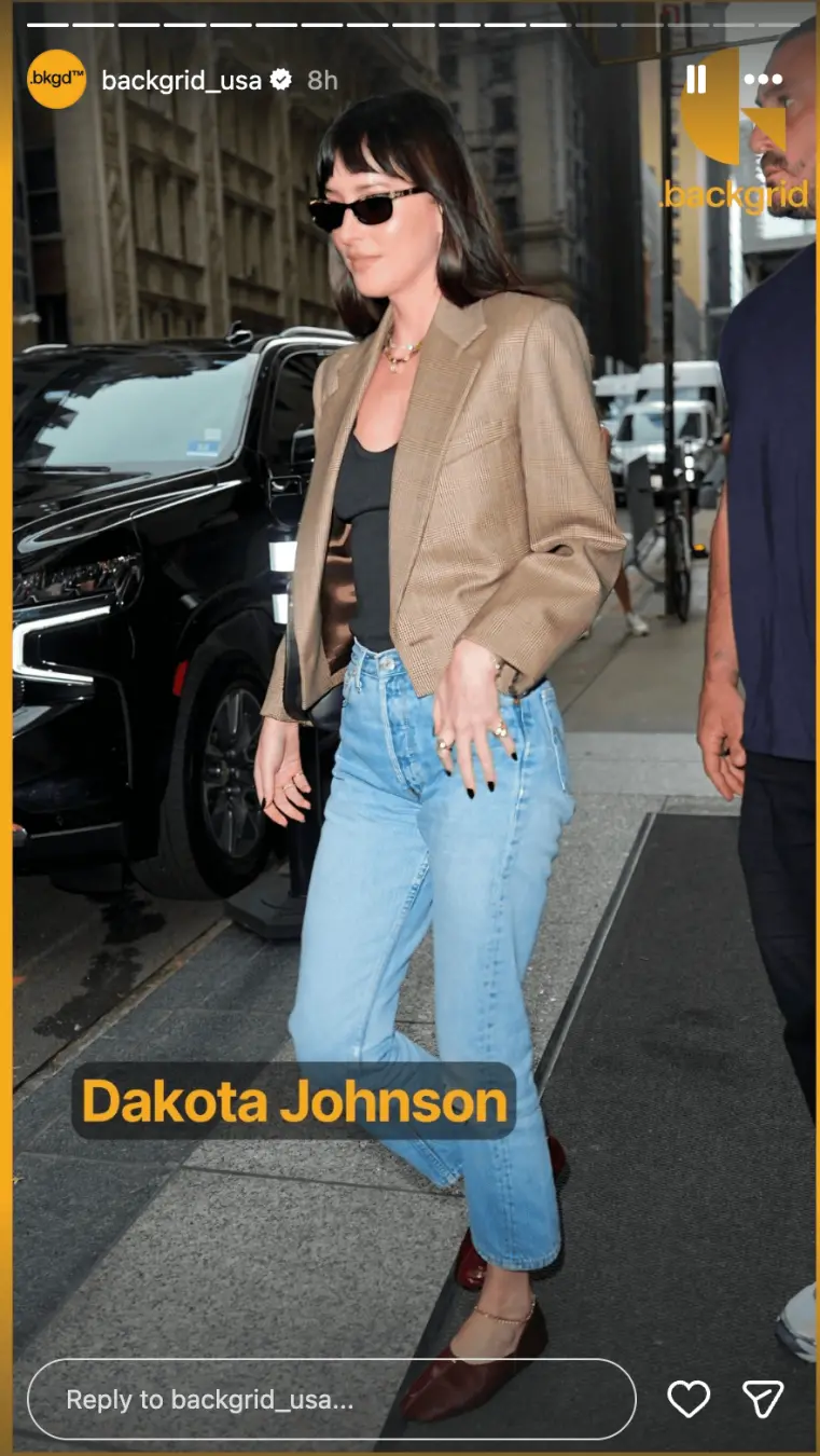 Dakota Johnson vestiu jeans de perna reta em Nova York, um estilo intermediário entre o skinny e o wide leg. Achei que …