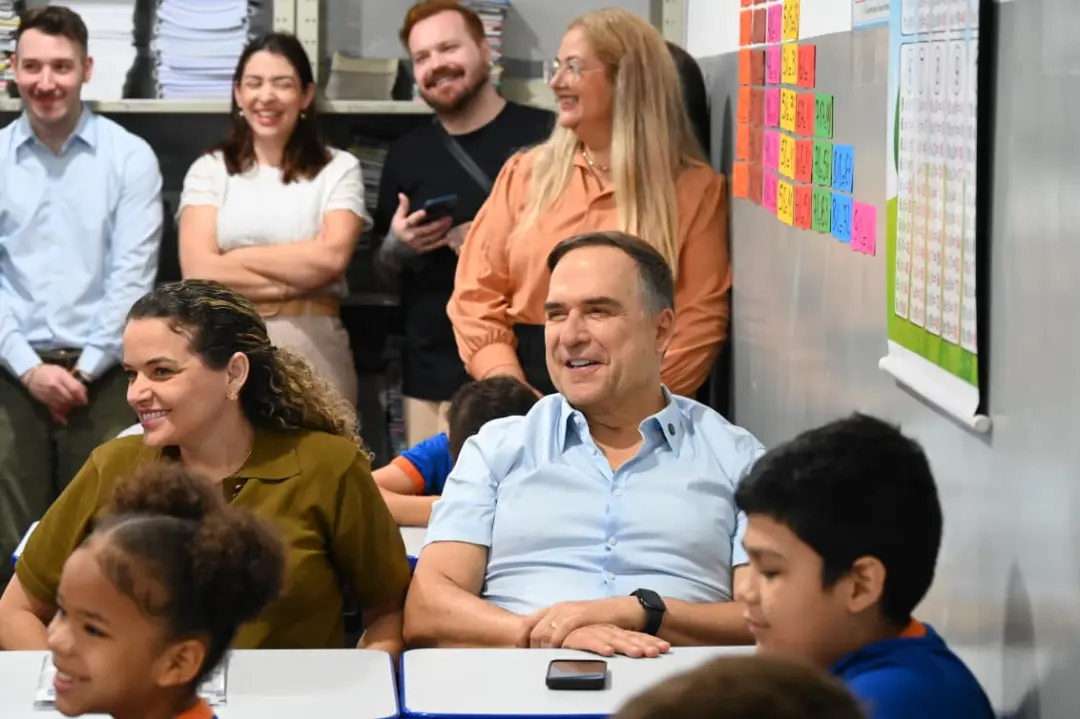 Em Goiânia, o prefeito Sandro Mabel participou de aula modelo de matemática na Escola Municipal Frei Nazareno Confaloni…