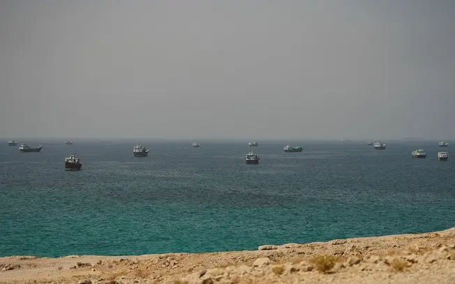 Mar Vermelho sob pressão, ataques dos houthis intensificam a tensão em rotas de energia. O pedido de intervenção dos EU…
