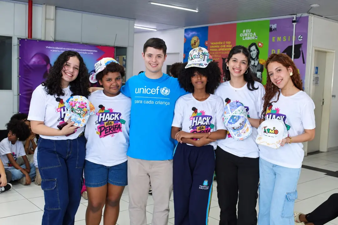 João Vitor de Paiva, jovem ativista de Goiânia, conversou com adolescentes do Hack da Perifa IA em São Luís sobre tecno…