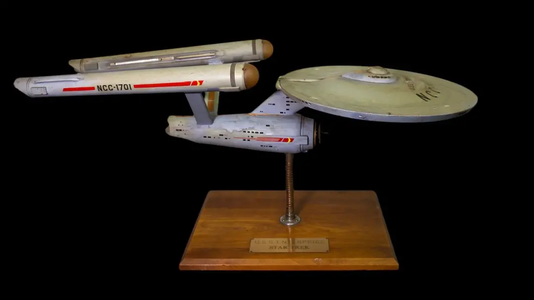 Enterprise original de Star Trek, modelo de 33 polegadas, foi achado em leilão no eBay. Depois de 45 anos sumida, a des…