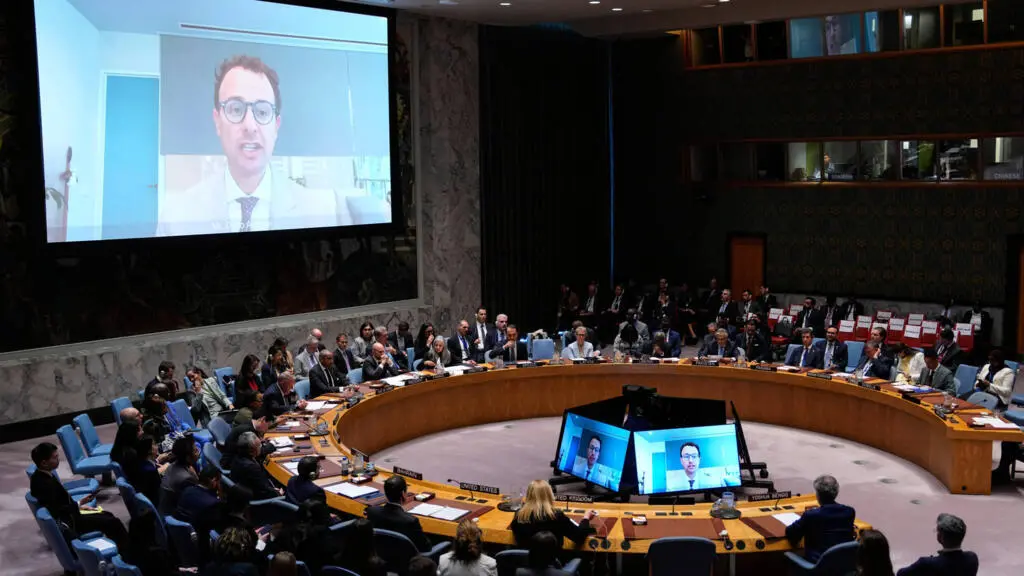 Líderes de grandes empresas de IA pediram cautela na ONU, com a chefe da Anthropic prometendo diminuir o ritmo de desen…