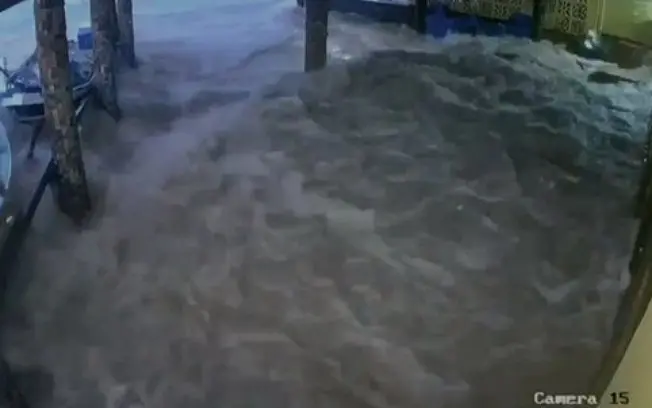 Praia do Cardoso teve um meteotsunami repetido na última segunda, atingindo Laguna, Jaguaruna e Imbituba. O avanço da á…