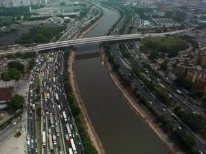 Marginal Tietê, São Paulo, PM reagiu a roubo e matou suspeito. Situações assim mostram o nível de violência que a gente…