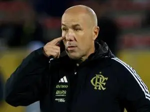Flamengo e Leonardo Jardim foram multados pela Conmebol pelo atraso na Libertadores. Acho que esses atrasos prejudicam …