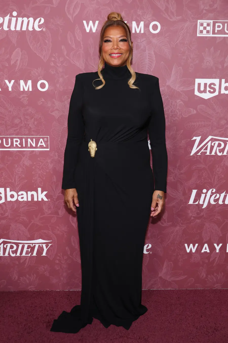 Queen Latifah e Sharon Stone vestiram-se de forma marcante no tapete vermelho do Variety Power of Women 2026. Essas mul…