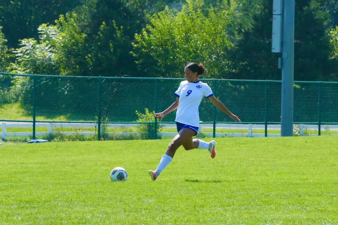 Penn vence Adams por 5 a 3 no futebol feminino do NIC. O jogo teve a intensidade de uma final estadual, mesmo sendo ape…