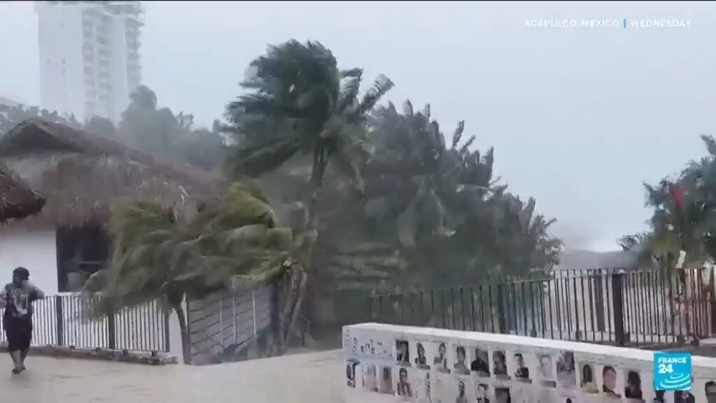 Huracão Polo, categoria 4, ameaça costas do México com chuva forte e deslizamentos de terra. A situação em praias do Pa…