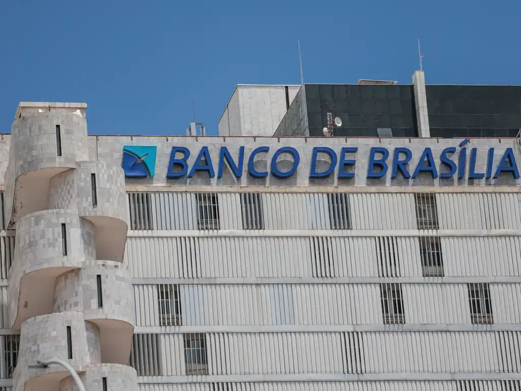 R$ 2,7 bilhões bloqueados dos executivos do BRB pelo TCDF por fraude com Master. Engenharia financeira fraudulenta, a d…