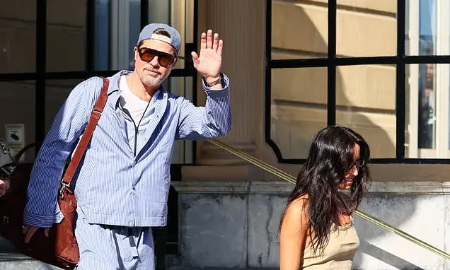 Brad Pitt e Ines de Ramon seguiram noivas em Espanha na quinta. A aparição no estilo pyjama mostra uma certa leveza, o …