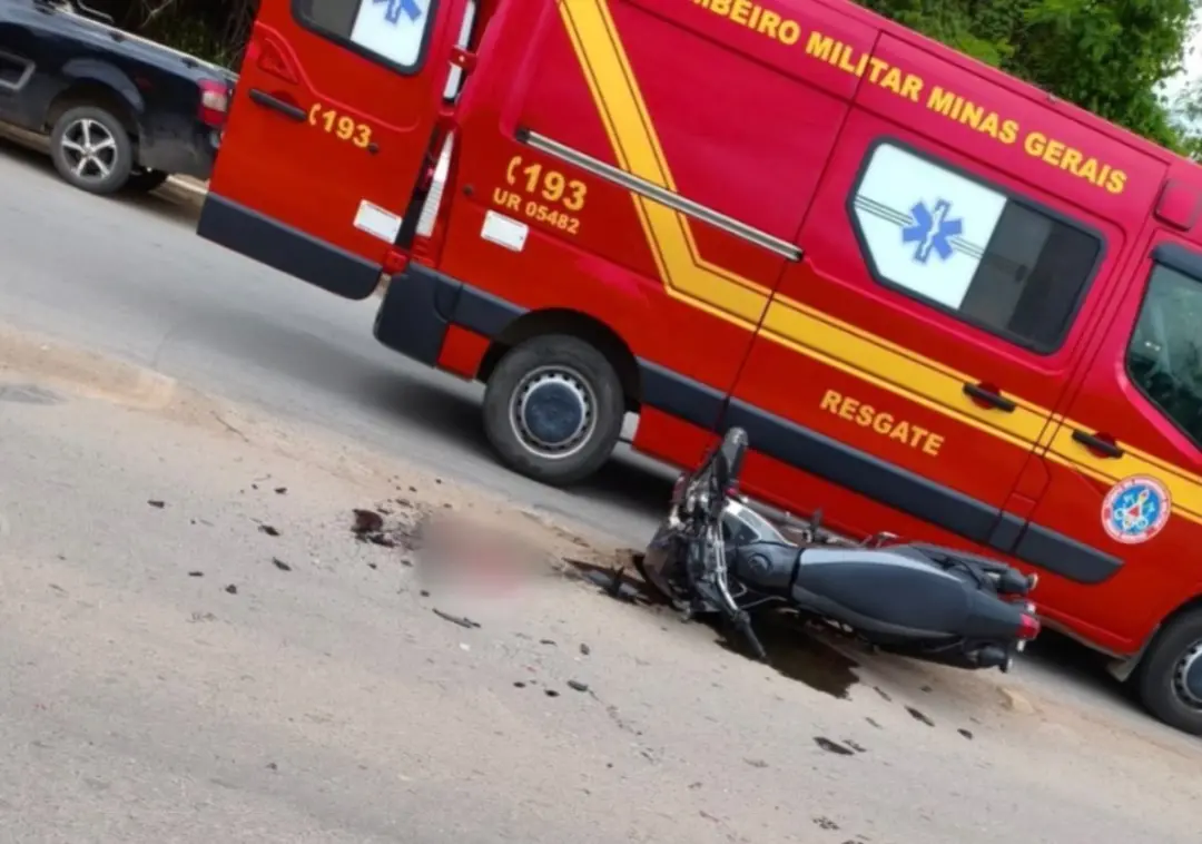 Motociclista de 44 anos ficou em estado grave depois de bater na lateral de um carro no bairro Bonfim, em Arcos, Minas …